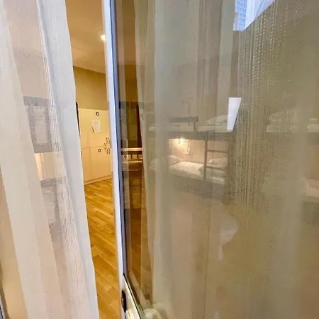 Mandarine Albergue Tirana