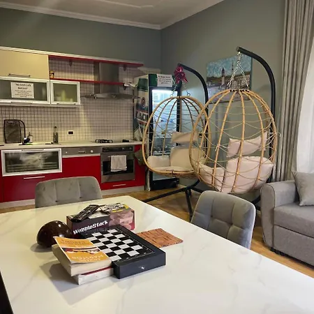 Mandarine Hostel Tiran